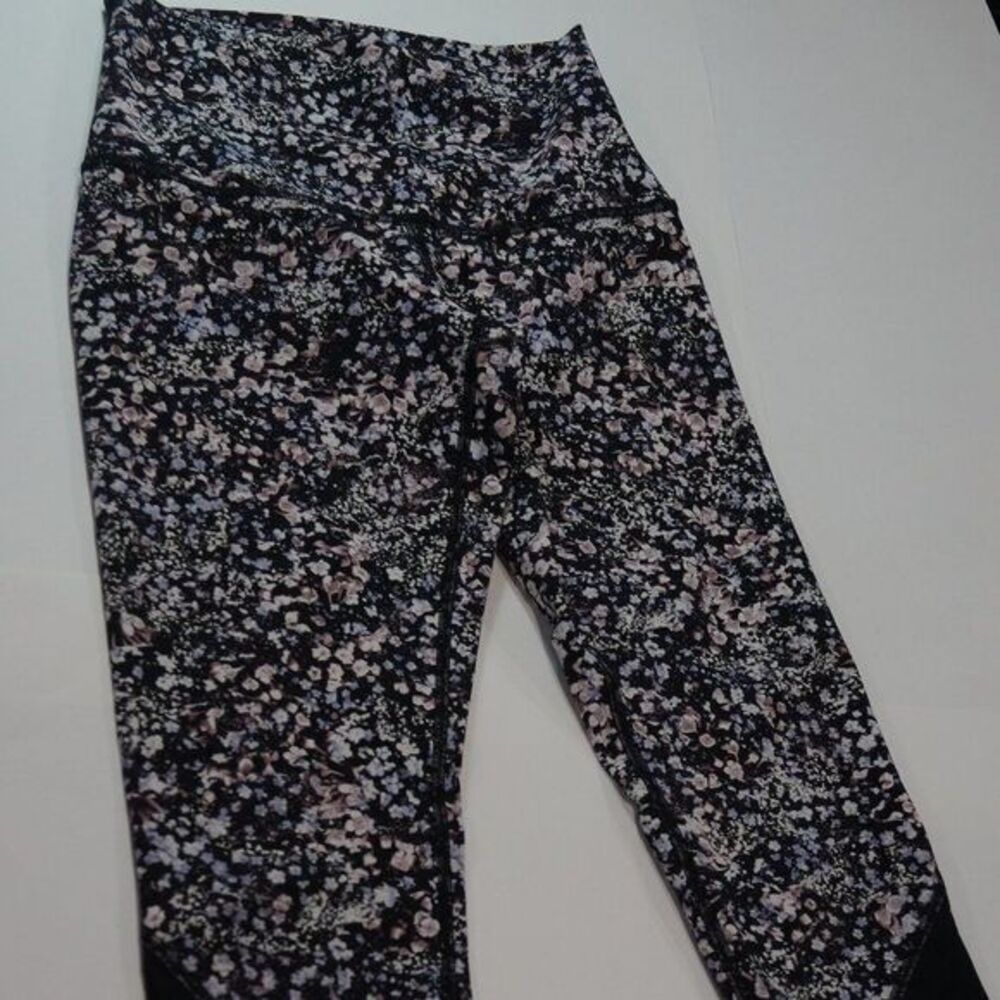 Lululemon Multicolor Leggins -With Mesh Detail in the Bottom‎ -Size 4.